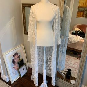 WHITE FLORAL LACE KIMONO COVERUP